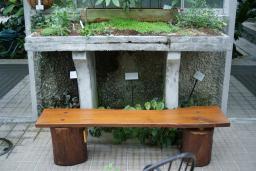 温室内のベンチ
