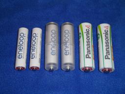 本物の単三型充電式ニッケル水素電池との比較